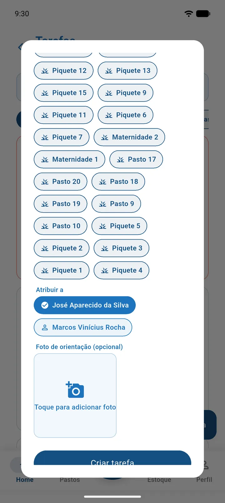 Diálogo Nova Tarefa do produtor com título, prazo, prioridade Alta, dois pastos marcados e um funcionário em Atribuir a (parte 2)